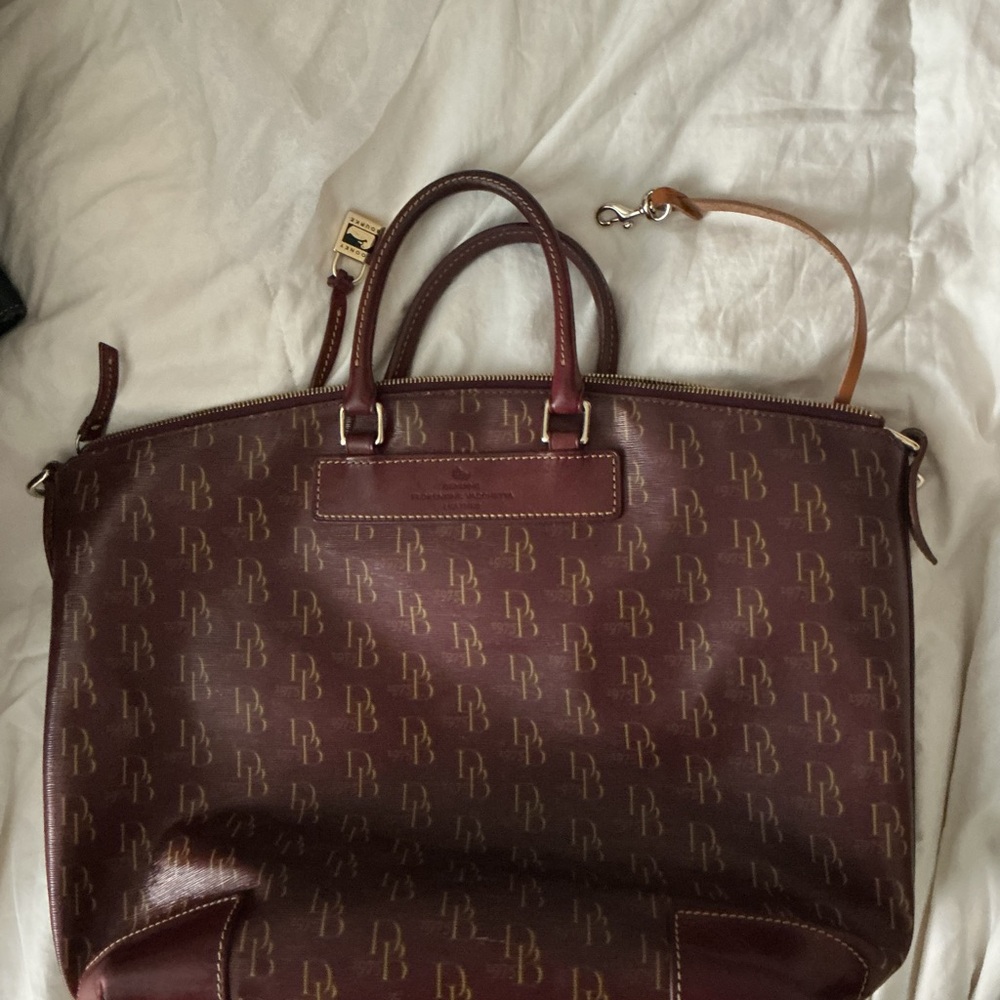 Dooley and Burke 1975 signature Vanessa satchel